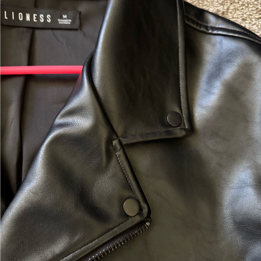 Lioness Staten Island Jacket in black - Picture 5 of 6